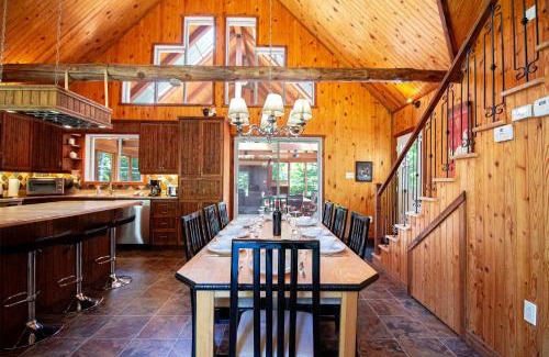 Saint-Raymond Ski Chalet | Riverside Stay with Pool Table, Open Air Patio, BBQ