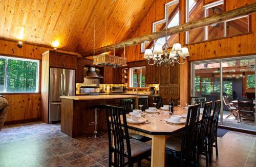 Saint-Raymond Ski Chalet | Riverside Stay with Pool Table, Open Air Patio, BBQ