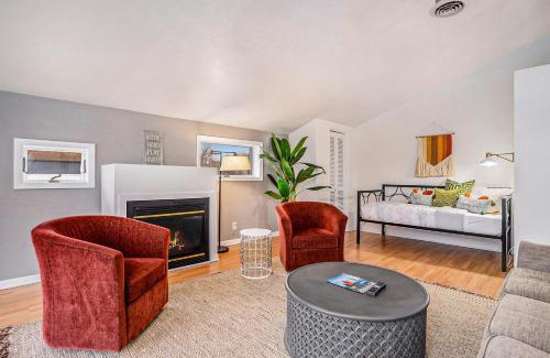 Saugatuck Apartment | Riverside Suites - Unit B