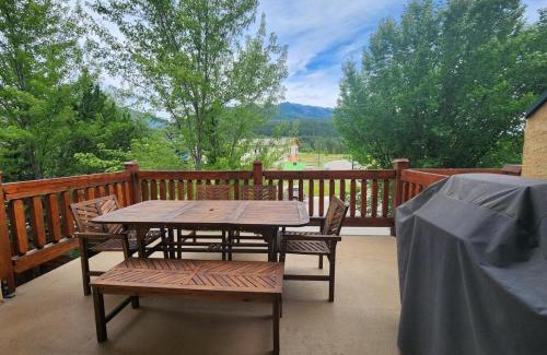 East Kootenay Apartment | Riverside Way by Fernie Lodging Company
