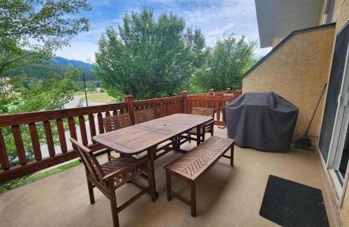 East Kootenay Apartment | Riverside Way by Fernie Lodging Company