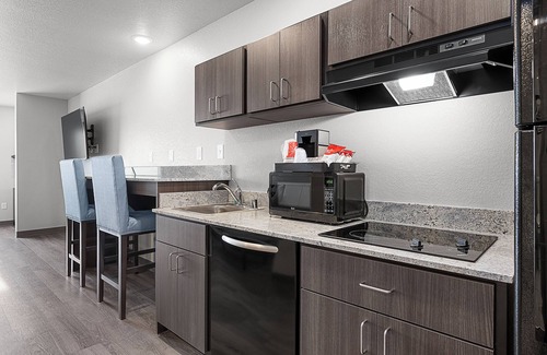 Chippewa Falls Hotel | Riverstone Suites - Chippewa Falls