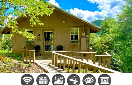 Townsend Cottage | Riverview 1 Bedroom Cabin by RedAwning