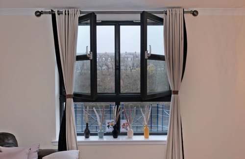 Central Aberdeen Apartment | RiverView-2Br-Sleeps4-CityCentre-Parking-FastWiFi