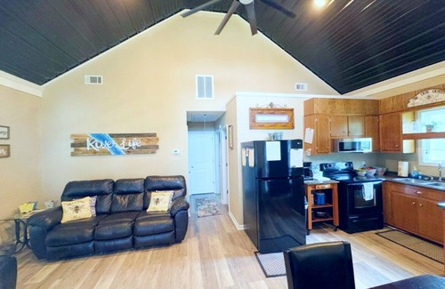 Uvalda Cottage | Riverview cottage by Altamaha River in Uvalda - Perfect for a getaway