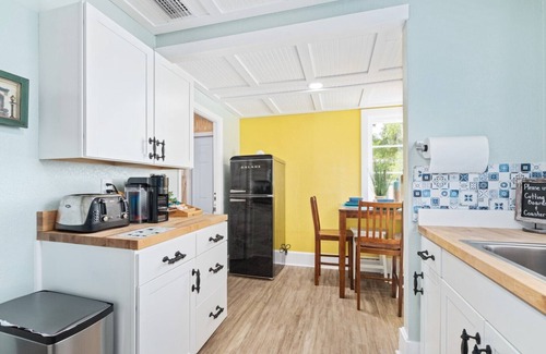 Melbourne House | Riverview Cottage: Downtown Melbourne 2 Bed House