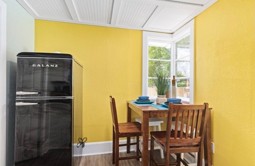 Melbourne House | Riverview Cottage: Downtown Melbourne 2 Bed House