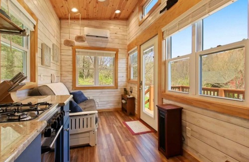 Todd House | Riverview! Fall Discounts-Pet-friendly Fire-pit!