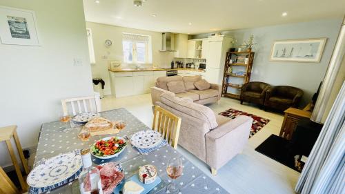 Dittisham House | Riverview - Family river retreat a short walk from the quay