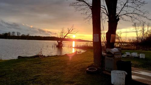 Dunnville Hotel | Riverview Motel