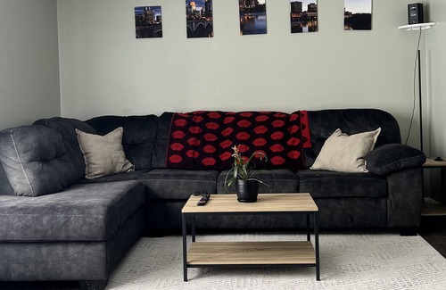 Eau Claire House | Riverview oasis - close to the park