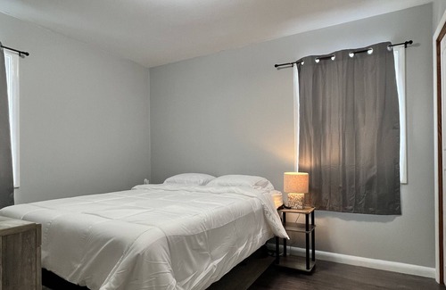 Eau Claire House | Riverview oasis - close to the park