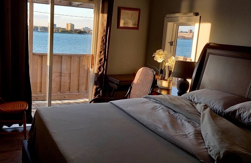 Walkerville Bed & Breakfast | Riverview , waterfront, homestay, bnb