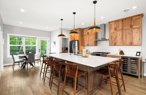 Duluth House | RiverWest Alpine - Base Spirit Mtn.- Dog Friendly - Sauna