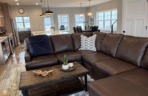 Duluth House | RiverWest at Spirit Mountain Oasis-Base Spirit Mtn-Brand New- Sauna-20% off Bike Rentals