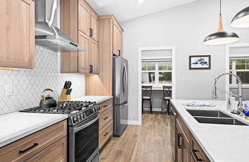 Duluth House | RiverWest "Stones Throw" Chalet - Brand New - Sauna