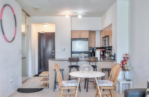 Bay Cloverhill Apartment | Rivetstays - The Britt