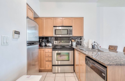 Bay Cloverhill Apartment | Rivetstays - The Britt