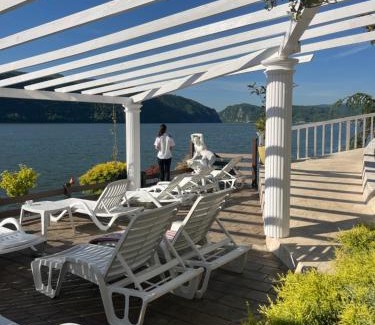 Eselnita House | Riviera 990 - Resort & Restaurant