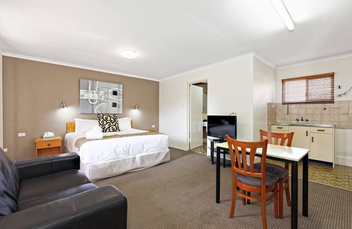 Bundaberg West Hotel | Riviera Motel Bundaberg