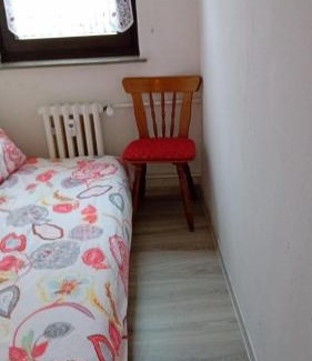 Waldkappel Apartment | RJS Lambach GbR, Ferienwohnung am Dorfplatz