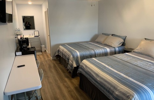 Warsaw Hotel | Rm 1 - Waterfront Double Queen/1st floor
