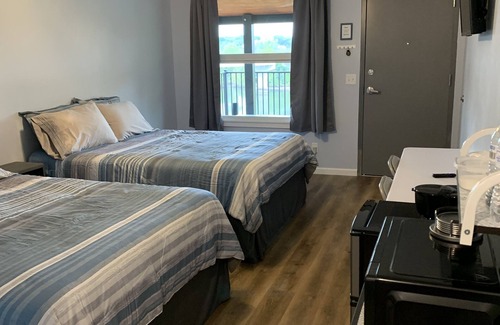 Warsaw Hotel | Rm 1 - Waterfront Double Queen/1st floor