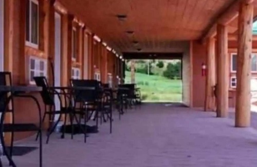 Crook County House | Rm # 10 has 2 queen beds in a quiet country setting