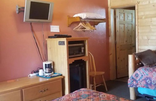 Aladdin Cottage | RM #8 Cozy room in a quiet country setting