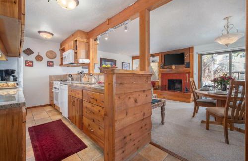 Moose Wilson Road Apartment | RMR: Chokeberry 3814 Condo in The Aspens