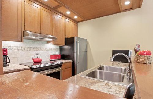 Moose Wilson Road Apartment | RMR: Cinquefoil 1613 Condo in The AspensWilsonWY