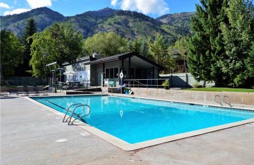 Teton Village Apartment | RMR: La Choumine 8 Condo in Teton Village