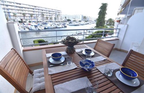 Santa Margarida Apartment | RNET - 1-6 Puerto Madeira Canal View