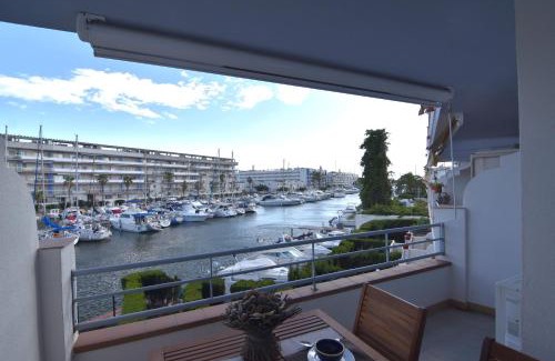 Santa Margarida Apartment | RNET - 1-6 Puerto Madeira Canal View