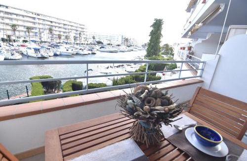 Santa Margarida Apartment | RNET - 1-6 Puerto Madeira Canal View