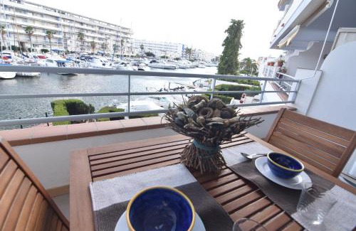 Santa Margarida Apartment | RNET - 1-6 Puerto Madeira Canal View
