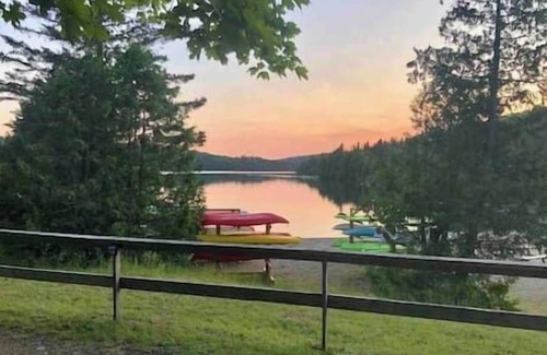 Sainte-Lucie-des-Laurentides Ski Chalet | ROSA’s nest - Lake/Spa/Nature