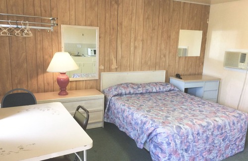 Merritt Hotel | Road Runner Motel