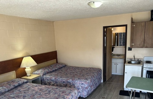 Merritt Hotel | Road Runner Motel