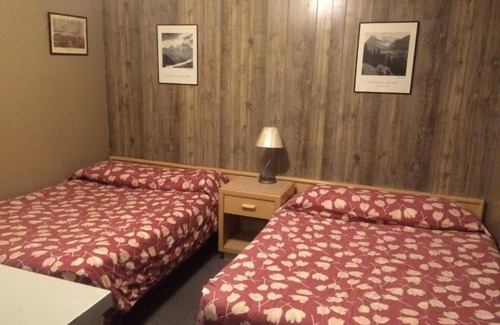 Merritt Hotel | Road Runner Motel
