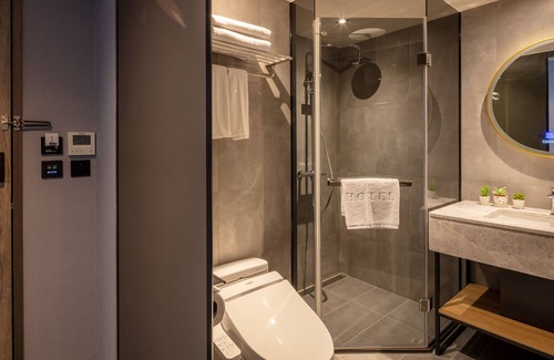 Zhongzheng House | Roaders Plus Hotel Taipei Station