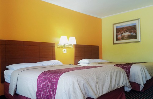 Troy Hotel | Roadway Inn