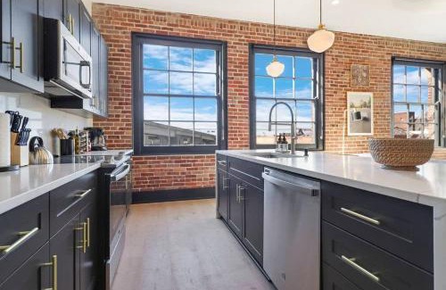 Arts/Warehouse District House | Roami at The Lola Near Bourbon St 3BR #59
