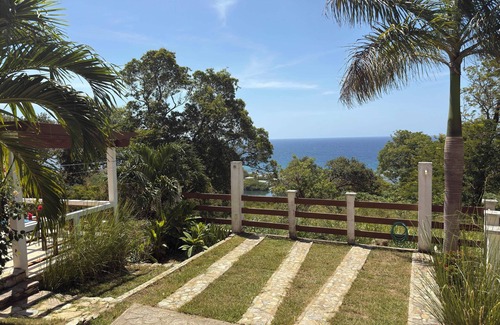 Jonesville Apartment | Roatan Infinity Pool & Ocean View