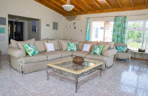 Crane corner House | Robbi's Beach House - Black River, St Elizabeth