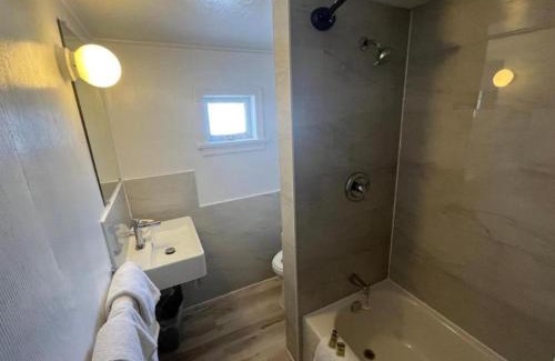 Cache Creek Hotel | Robbie's Motel
