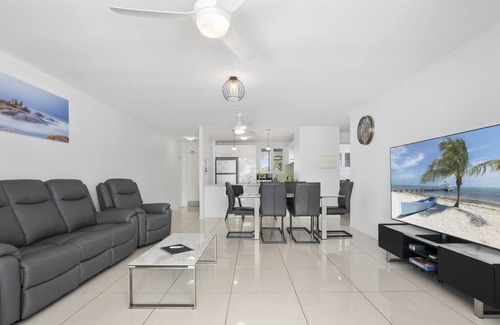 Bongaree Apartment | Robbie & Sue's Home Away From Home