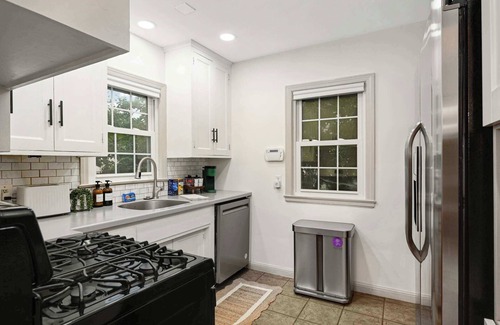 Southwest Minneapolis House | Robbin's Nest | Linden Hills | Walk to Creek Trail