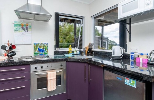 Raglan Apartment | Roberts St - Apartment (Downstairs) - 2BR 1Bath-2 bedroom holiday home