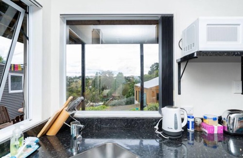 Raglan Apartment | Roberts St - Apartment (Downstairs) - 2BR 1Bath-2 bedroom holiday home